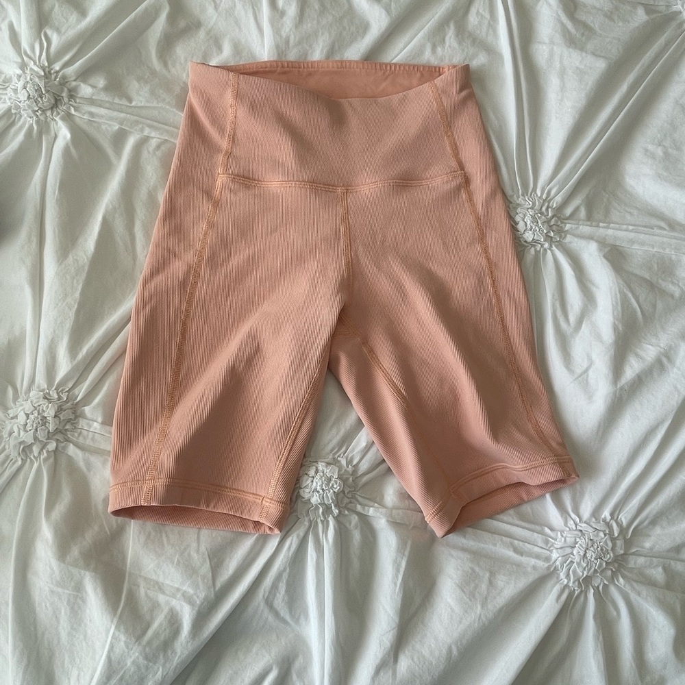 Lululemon ribbed contoured high-rise biker short 8”